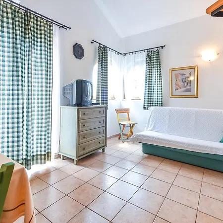 Laura Apartman *