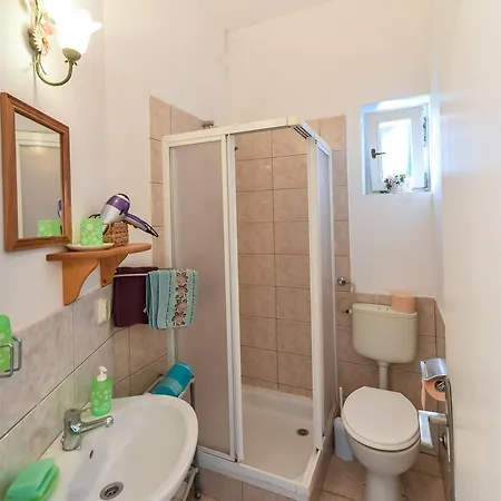 Laura Apartman *